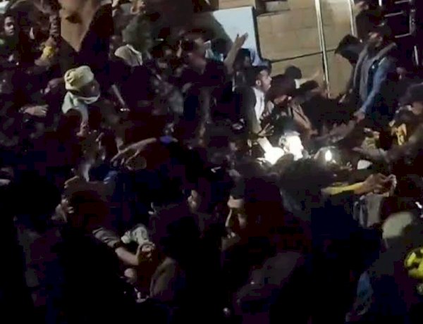 यमन में बड़ा हादसा, रमजान में जकात लेने के लिए मची भगदड़, 85 लोगों की मौत यमन में बड़ा हादसा, रमजान में जकात लेने के लिए मची भगदड़, 85 लोगों की मौत