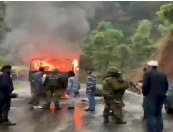 जम्मू-कश्मीर के पुंछ में सेना के वाहन में लगी आग, चार जवानों की हुई मौत