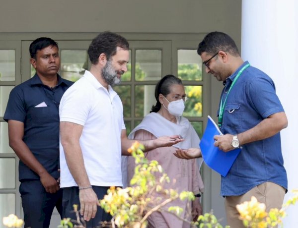 सच बोलने की कीमत चुकाई, सरकारी आवास खाली करते समय बोले राहुल गांधी, खुद दरवाजा लॉक कर सौंपी चाबी सच बोलने की कीमत चुकाई, सरकारी आवास खाली करते समय बोले राहुल गांधी, खुद दरवाजा लॉक कर सौंपी चाबी