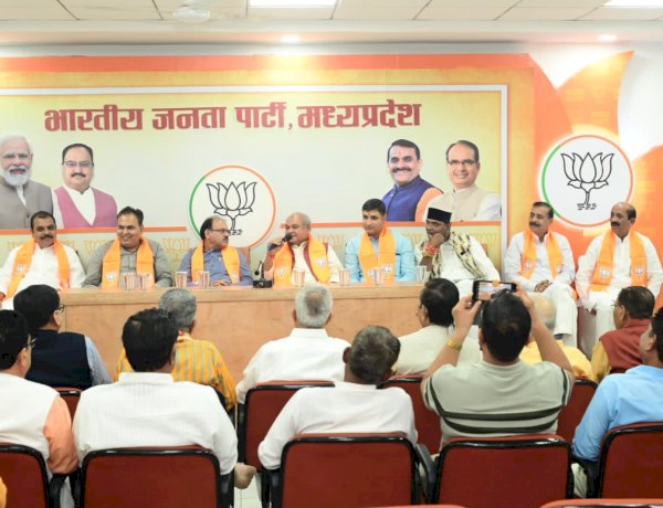 केंद्रीय मंत्री तोमर ने भोपाल में ली चुनावी बैठक, पूर्व विधायक ने कहा, बिना मतलब कोई नहीं पूछता केंद्रीय मंत्री तोमर ने भोपाल में ली चुनावी बैठक, पूर्व विधायक ने कहा, बिना मतलब कोई नहीं पूछता