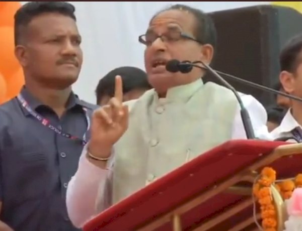 पुजारी कर सकेंगे मंदिर की जमीन को नीलाम, चुनावी साल में ब्राह्मणों को साधने के लिए सीएम शिवराज का ऐलान पुजारी कर सकेंगे मंदिर की जमीन को नीलाम, चुनावी साल में ब्राह्मणों को साधने के लिए सीएम शिवराज का ऐलान