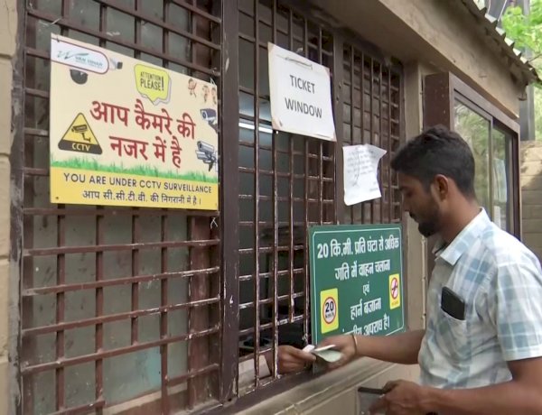 वन विहार में प्लास्टिक के इस्तेमाल पर लगा प्रतिबंध, पशुओं को बीमारियों से बचाने के लिए लिया गया निर्णय वन विहार में प्लास्टिक के इस्तेमाल पर लगा प्रतिबंध, पशुओं को बीमारियों से बचाने के लिए लिया गया निर्णय