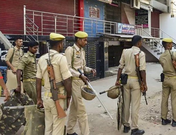 प्रयागराज के होटल में फंदे से लटका मिला डिप्टी सीएमओ का शव, आठ महीने पहले ही हुई थी पोस्टिंग प्रयागराज के होटल में फंदे से लटका मिला डिप्टी सीएमओ का शव, आठ महीने पहले ही हुई थी पोस्टिंग