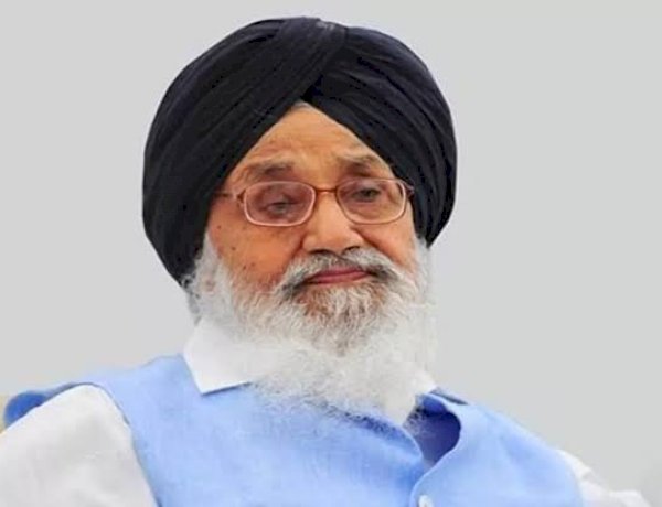 पंजाब के 5 बार मुख्यमंत्री रहे प्रकाश सिंह बादल का निधन, 95 साल की उम्र में ली आखिरी सांस पंजाब के 5 बार मुख्यमंत्री रहे प्रकाश सिंह बादल का निधन, 95 साल की उम्र में ली आखिरी सांस