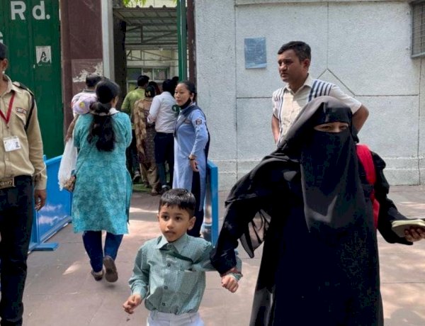 दिल्ली पब्लिक स्कूल को बम से उड़ाने की धमकी के बड़ा मचा हड़कंप, जांच में जुटी पुलिस दिल्ली पब्लिक स्कूल को बम से उड़ाने की धमकी के बड़ा मचा हड़कंप, जांच में जुटी पुलिस