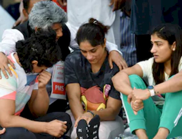 यौन शोषण मामले में भाजपा सांसद के विरुद्ध आज होगी FIR, गिरफ्तारी तक जारी रहेगा पहलवानों का धरना यौन शोषण मामले में भाजपा सांसद के विरुद्ध आज होगी FIR, गिरफ्तारी तक जारी रहेगा पहलवानों का धरना