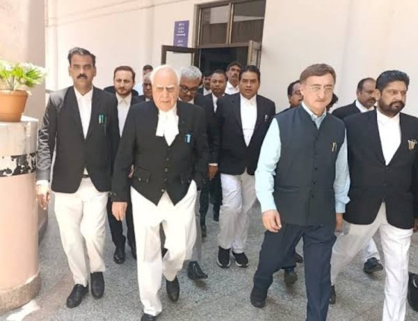 मानहानि मामले में विवेक तन्खा ने कोर्ट में दर्ज करवाए बयान, सीएम चौहान, वीडी शर्मा और भूपेंद्र सिंह की बढ़ सकती हैं मुश्किलें मानहानि मामले में विवेक तन्खा ने कोर्ट में दर्ज करवाए बयान, सीएम चौहान, वीडी शर्मा और भूपेंद्र सिंह की बढ़ सकती हैं मुश्किलें
