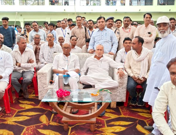 भाजपा का नारा है खूब खाओ और जम के खिलाओ, पीएम मोदी और सीएम चौहान पर बरसे दिग्विजय सिंह भाजपा का नारा है खूब खाओ और जम के खिलाओ, पीएम मोदी और सीएम चौहान पर बरसे दिग्विजय सिंह