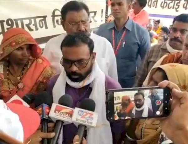 MP: सागौन तस्करी के खिलाफ आवाज उठाना पड़ा भारी, आदिवासी युवा अंतराम अवासे को पुलिस ने किया गिरफ्तार MP: सागौन तस्करी के खिलाफ आवाज उठाना पड़ा भारी, आदिवासी युवा अंतराम अवासे को पुलिस ने किया गिरफ्तार