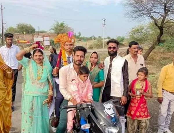 हमारे सामने घोड़ी चढ़ने की तुम्हारी औक़ात नहीं, देवास में घोड़ी चढ़ने पर दलित युवक की पिटाई हमारे सामने घोड़ी चढ़ने की तुम्हारी औक़ात नहीं, देवास में घोड़ी चढ़ने पर दलित युवक की पिटाई