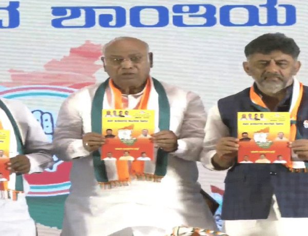 कर्नाटक चुनाव के लिए कांग्रेस का घोषणापत्र जारी, गृह ज्योति, गृह लक्ष्मी और अन्न भाग्य योजना शुरू करने का वादा कर्नाटक चुनाव के लिए कांग्रेस का घोषणापत्र जारी, गृह ज्योति, गृह लक्ष्मी और अन्न भाग्य योजना शुरू करने का वादा