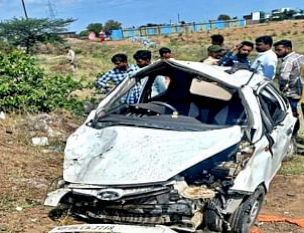 धार में पुलिया से नीचे गिरी कार, हादसे में बीजेपी नेता समेत तीन लोगों की मौत धार में पुलिया से नीचे गिरी कार, हादसे में बीजेपी नेता समेत तीन लोगों की मौत