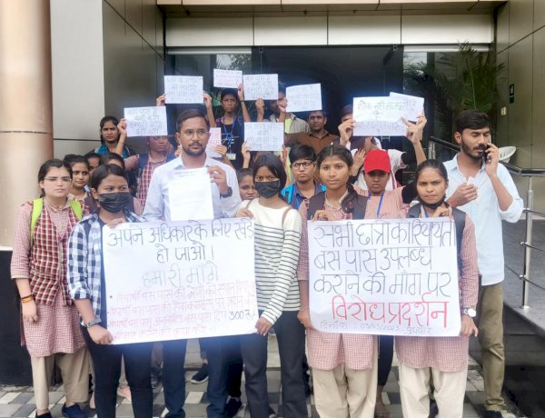 हम कॉलेज जाने में असमर्थ हैं, रेड बस में रियायती पास की व्यवस्था करें: नगरीय प्रशासन विभाग से छात्र-छात्राओं की गुहार हम कॉलेज जाने में असमर्थ हैं, रेड बस में रियायती पास की व्यवस्था करें: नगरीय प्रशासन विभाग से छात्र-छात्राओं की गुहार