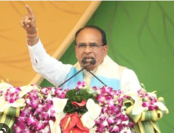 CM के गृह जिले में राहत राशि में घोटाला, दूसरे खाते में डाले गए किसानों के मुआवजे के पैसे CM के गृह जिले में राहत राशि में घोटाला, दूसरे खाते में डाले गए किसानों के मुआवजे के पैसे