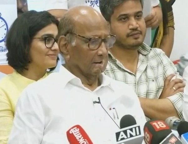 NCP अध्यक्ष बने रहेंगे शरद पवार, हाई वोल्टेज ड्रामे के बाद इस्तीफा वापस लेने का किया ऐलान NCP अध्यक्ष बने रहेंगे शरद पवार, हाई वोल्टेज ड्रामे के बाद इस्तीफा वापस लेने का किया ऐलान