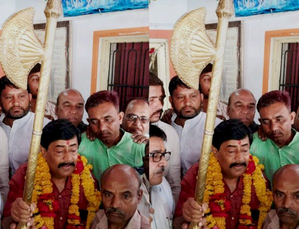 घर से फरसा लेकर निकले दीपक जोशी, कांग्रेस में शामिल होने से खिसक जाएगी भाजपा की जमीन घर से फरसा लेकर निकले दीपक जोशी, कांग्रेस में शामिल होने से खिसक जाएगी भाजपा की जमीन