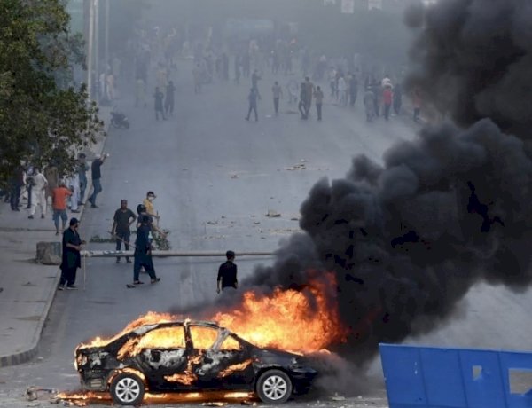 पाकिस्तान में हिंसा जारी, इमरान खान समर्थकों ने प्रधानमंत्री शहबाज शरीफ के घर पर किया हमला