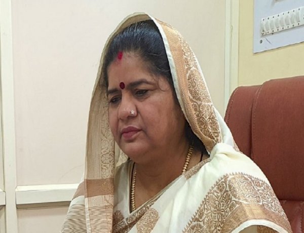 शिवराज सरकार के लिए सिरदर्द बने सिंधिया समर्थक, इमरती देवी ने फिर अलापा डबरा को जिला बनाने का राग शिवराज सरकार के लिए सिरदर्द बने सिंधिया समर्थक, इमरती देवी ने फिर अलापा डबरा को जिला बनाने का राग