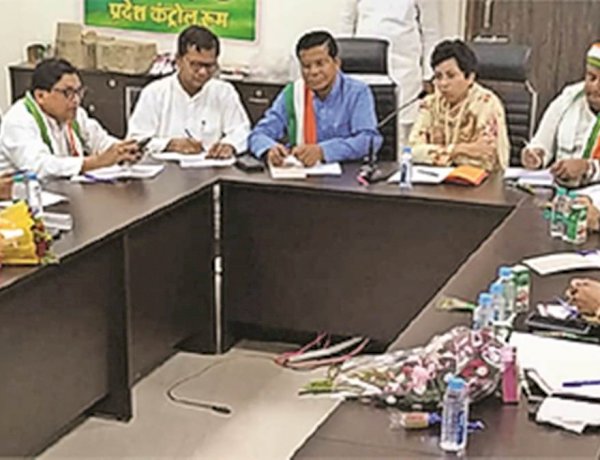 CG: कांग्रेस ने 13 महापौरों को दिया 23 विधानसभा क्षेत्र जिताने का लक्ष्य, कुमारी सैलजा ने ली बैठक CG: कांग्रेस ने 13 महापौरों को दिया 23 विधानसभा क्षेत्र जिताने का लक्ष्य, कुमारी सैलजा ने ली बैठक