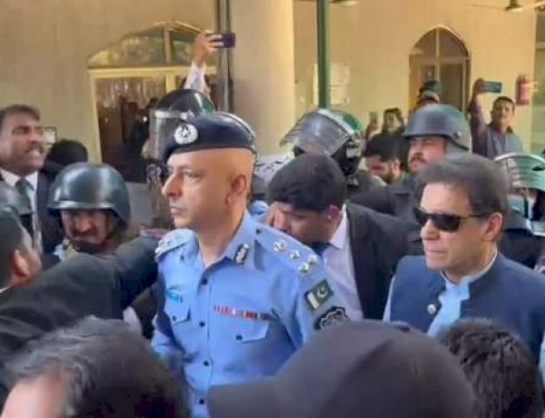 पाकिस्तानी सेना प्रमुख को इमरान खान की खुली धमकी, फिर से गिरफ्तार किया तो देश में तबाही आएगी पाकिस्तानी सेना प्रमुख को इमरान खान की खुली धमकी, फिर से गिरफ्तार किया तो देश में तबाही आएगी