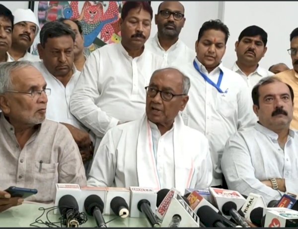 मध्य प्रदेश में सरकार नहीं कंपनी चल रही है, सिंधिया इस कंपनी के नए शेयर होल्डर हैं: दिग्विजय सिंह मध्य प्रदेश में सरकार नहीं कंपनी चल रही है, सिंधिया इस कंपनी के नए शेयर होल्डर हैं: दिग्विजय सिंह