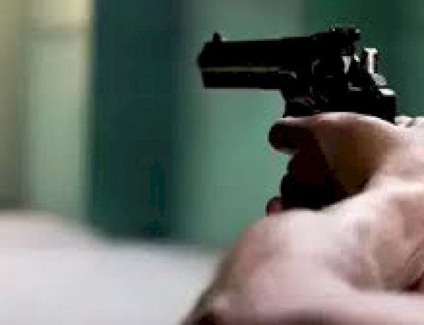 जबलपुर में गोली मारकर 50 वर्षीय महिला की हत्या, पूर्व किरायेदार ने घर में घुसकर मारी गोली जबलपुर में गोली मारकर 50 वर्षीय महिला की हत्या, पूर्व किरायेदार ने घर में घुसकर मारी गोली