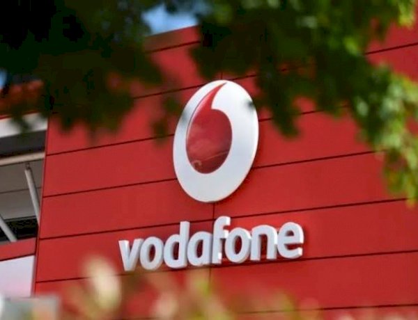 टेलीकॉम सेक्टर में नहीं थम रहा छंटनी का दौर, अब Vodafone से निकाले जाएंगे 11 हजार कर्मचारी टेलीकॉम सेक्टर में नहीं थम रहा छंटनी का दौर, अब Vodafone से निकाले जाएंगे 11 हजार कर्मचारी
