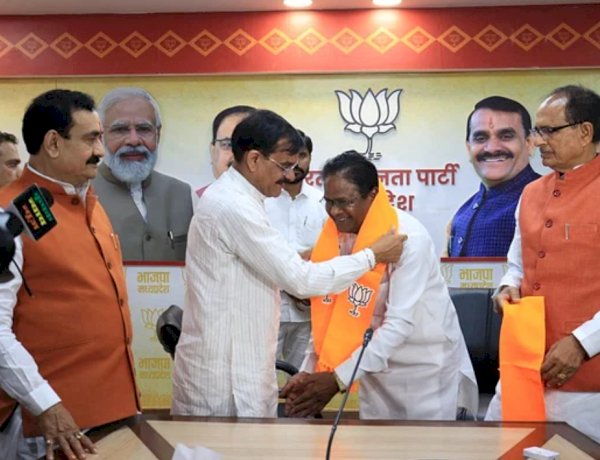 अंबाह से पूर्व विधायक सत्यप्रकाश सखवार बीजेपी में शामिल, सिंधिया खेमे में हड़कंप अंबाह से पूर्व विधायक सत्यप्रकाश सखवार बीजेपी में शामिल, सिंधिया खेमे में हड़कंप
