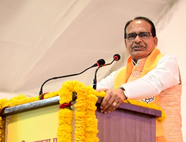 जमाना बदल गया है, आक्रामक जवाब दो, बीजेपी सोशल मीडिया टीम को सीएम शिवराज की फटकार जमाना बदल गया है, आक्रामक जवाब दो, बीजेपी सोशल मीडिया टीम को सीएम शिवराज की फटकार