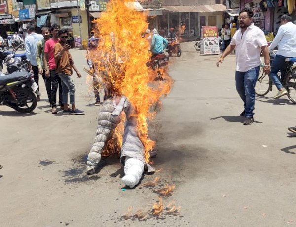 मध्य प्रदेश NSUI के नवनियुक्त जिलाध्यक्षों की सूची होल्ड, कई जिलों में विरोध के बाद फैसला मध्य प्रदेश NSUI के नवनियुक्त जिलाध्यक्षों की सूची होल्ड, कई जिलों में विरोध के बाद फैसला