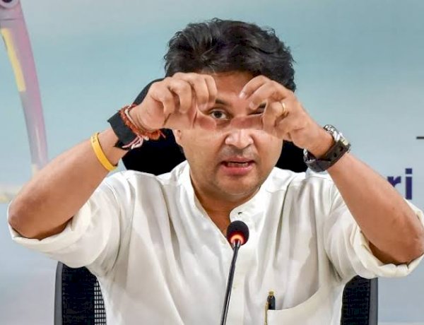 चुनाव पूर्व भाजपा से सिंधिया की बगावत की अटकलें तेज, ट्विटर बायो को लेकर देनी पड़ी सफाई चुनाव पूर्व भाजपा से सिंधिया की बगावत की अटकलें तेज, ट्विटर बायो को लेकर देनी पड़ी सफाई