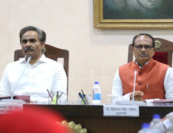 दफ्तर दरबारी: मरे हुए को मार कर बन रहे हैं तुर्रम खां दफ्तर दरबारी: मरे हुए को मार कर बन रहे हैं तुर्रम खां