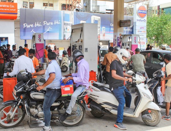 नोटबंदी का असर: इंदौर के पेट्रोल पम्पों पर पांच गुना बढ़ गई दो हजार रूपए के नोटों की आवक