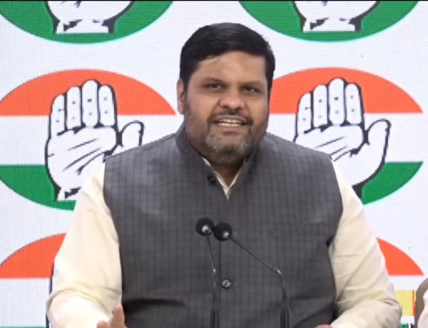 2 हजार रुपए नोट का एक्सचेंज प्रोग्राम नहीं, ये ब्लैकमनी के लिए बनाई गई विंडो है: कांग्रेस 2 हजार रुपए नोट का एक्सचेंज प्रोग्राम नहीं, ये ब्लैकमनी के लिए बनाई गई विंडो है: कांग्रेस