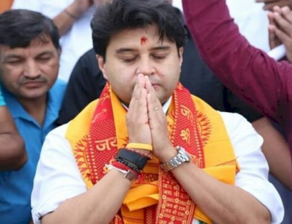 जी भाईसाहब जी: ज्योतिरादित्य सिंधिया के बदलते रंग, हाल खराब हैं क्या जी भाईसाहब जी: ज्योतिरादित्य सिंधिया के बदलते रंग, हाल खराब हैं क्या