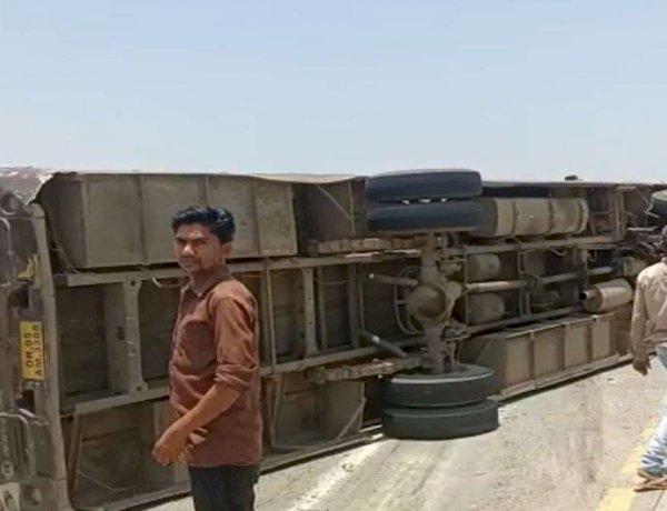 सीएम शिवराज के कार्यक्रम में ग्रामीणों को ले जा रही बस पलटी, 5 की मौत और 20 घायल सीएम शिवराज के कार्यक्रम में ग्रामीणों को ले जा रही बस पलटी, 5 की मौत और 20 घायल