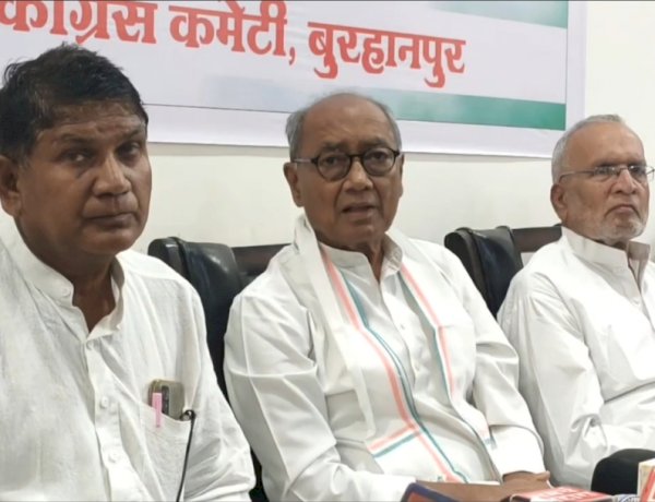 सरकार बनी तो बुनकरों को देंगे विशेष पैकेज, बुरहानपुर में पावरलूम इंडस्ट्री को दिग्विजय सिंह का भरोसा सरकार बनी तो बुनकरों को देंगे विशेष पैकेज, बुरहानपुर में पावरलूम इंडस्ट्री को दिग्विजय सिंह का भरोसा