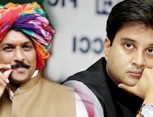बीजेपी सांसद केपी यादव ने सिंधिया को कहा मूर्ख, मंच से माफ़ी माँगने को बताया पार्टी का अपमान बीजेपी सांसद केपी यादव ने सिंधिया को कहा मूर्ख, मंच से माफ़ी माँगने को बताया पार्टी का अपमान