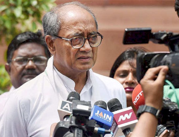 राष्ट्रपति को आमंत्रित नहीं करना पूरे आदिवासी समुदाय का अपमान, दिग्विजय सिंह ने पीएम मोदी पर साधा निशाना राष्ट्रपति को आमंत्रित नहीं करना पूरे आदिवासी समुदाय का अपमान, दिग्विजय सिंह ने पीएम मोदी पर साधा निशाना