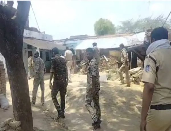 गोलियों की तड़तड़ाहट से गूंज उठा चंबल, मुरैना में एक ही परिवार के 6 लोगों को मारी गोली गोलियों की तड़तड़ाहट से गूंज उठा चंबल, मुरैना में एक ही परिवार के 6 लोगों को मारी गोली