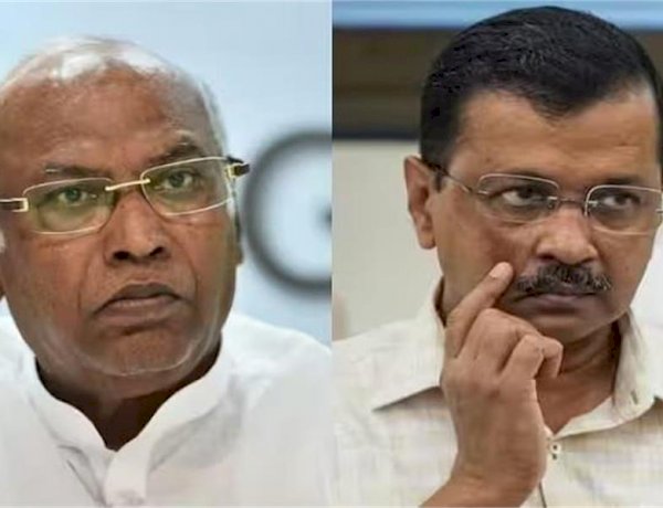 कांग्रेस अध्यक्ष मल्लिकार्जुन खड़गे और केजरीवाल के खिलाफ़ FIR, राष्ट्रपति की जाति को लेकर भड़काऊ बयान देने का आरोप कांग्रेस अध्यक्ष मल्लिकार्जुन खड़गे और केजरीवाल के खिलाफ़ FIR, राष्ट्रपति की जाति को लेकर भड़काऊ बयान देने का आरोप