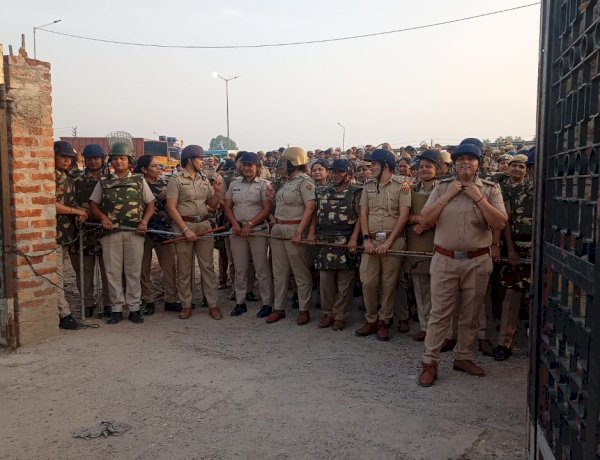 दिल्ली कूच कर रही महिलाओं को पुलिस ने अंबाला में रोका, पहलवानों के समर्थन में नए संसद घेराव का किया था ऐलान दिल्ली कूच कर रही महिलाओं को पुलिस ने अंबाला में रोका, पहलवानों के समर्थन में नए संसद घेराव का किया था ऐलान