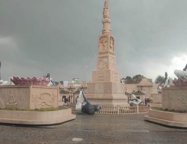 उज्जैन में आंधी-बारिश से गिरी महाकाल लोक की देव प्रतिमाएं, सप्तऋषियों की 6 मूर्तियां खंडित, बाल-बाल बचे श्रद्धालु उज्जैन में आंधी-बारिश से गिरी महाकाल लोक की देव प्रतिमाएं, सप्तऋषियों की 6 मूर्तियां खंडित, बाल-बाल बचे श्रद्धालु