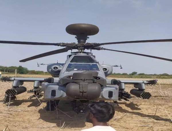 मध्य प्रदेश: भिंड में अपाचे लड़ाकू हेलीकॉप्टर की इमरजेंसी लैंडिंग, तकनीकी खराबी के कारण खेत में उतारा गया