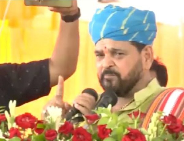 मेरे खिलाफ एक भी आरोप साबित हुआ, तो मैं फांसी लगा लूंगा, पहलवानों के प्रदर्शन पर बोले बृजभूषण शरण सिंह मेरे खिलाफ एक भी आरोप साबित हुआ, तो मैं फांसी लगा लूंगा, पहलवानों के प्रदर्शन पर बोले बृजभूषण शरण सिंह