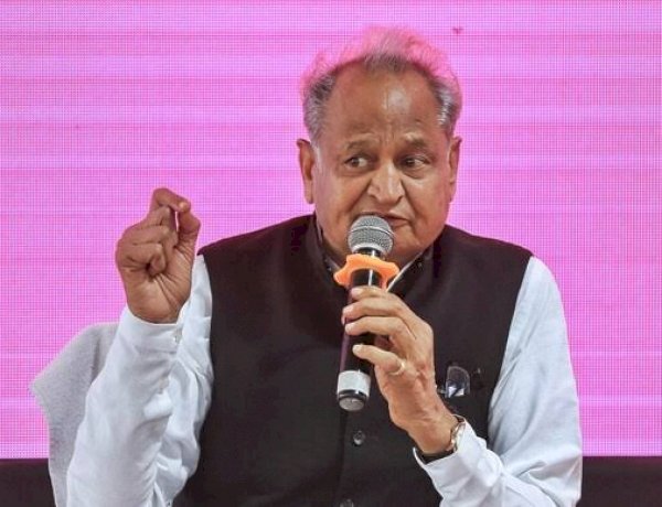 गहलोत सरकार का बड़ा तोहफा, राजस्थान में 100 यूनिट बिजली फ्री, 200 यूनिट तक सरचार्ज भी माफ गहलोत सरकार का बड़ा तोहफा, राजस्थान में 100 यूनिट बिजली फ्री, 200 यूनिट तक सरचार्ज भी माफ