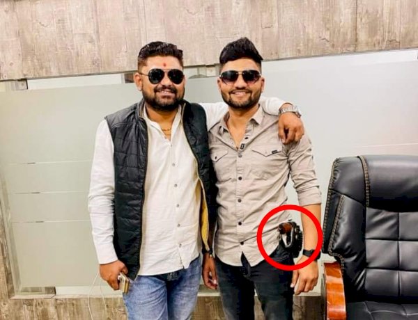 इंदौर: करणी सेना के जिलाध्यक्ष की गोली मारकर हत्या, सीने में मारी गईं दो गोलियां, कार में मिली लाइसेंसी रिवॉल्वर इंदौर: करणी सेना के जिलाध्यक्ष की गोली मारकर हत्या, सीने में मारी गईं दो गोलियां, कार में मिली लाइसेंसी रिवॉल्वर