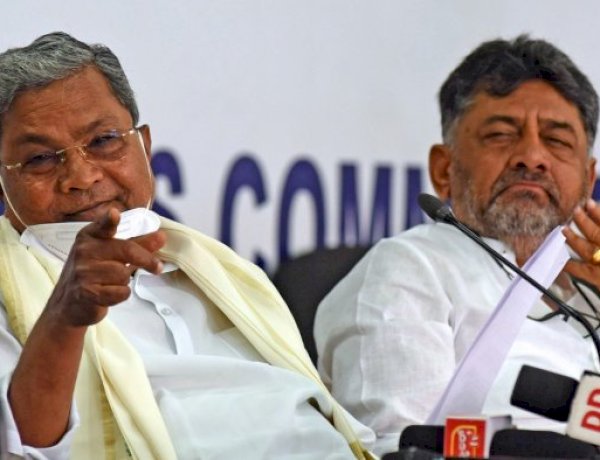 कर्नाटक: कांग्रेस सरकार ने पूरा किया वादा, सिद्धारमैया कैबिनेट ने 5 गारंटी को दी मंजूरी कर्नाटक: कांग्रेस सरकार ने पूरा किया वादा, सिद्धारमैया कैबिनेट ने 5 गारंटी को दी मंजूरी