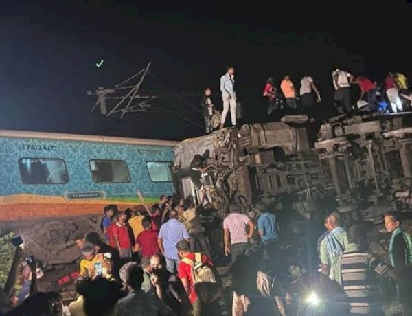 ओडिशा ट्रेन हादसे में अबतक 50 की मौत, 200 से अधिक यात्री घायल ओडिशा ट्रेन हादसे में अबतक 50 की मौत, 200 से अधिक यात्री घायल