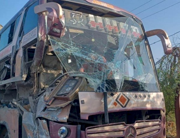 धार जिले के बदनावर में भीषण हादसा, ट्राले ने बस को मारी टक्कर, 8 यात्री घायल